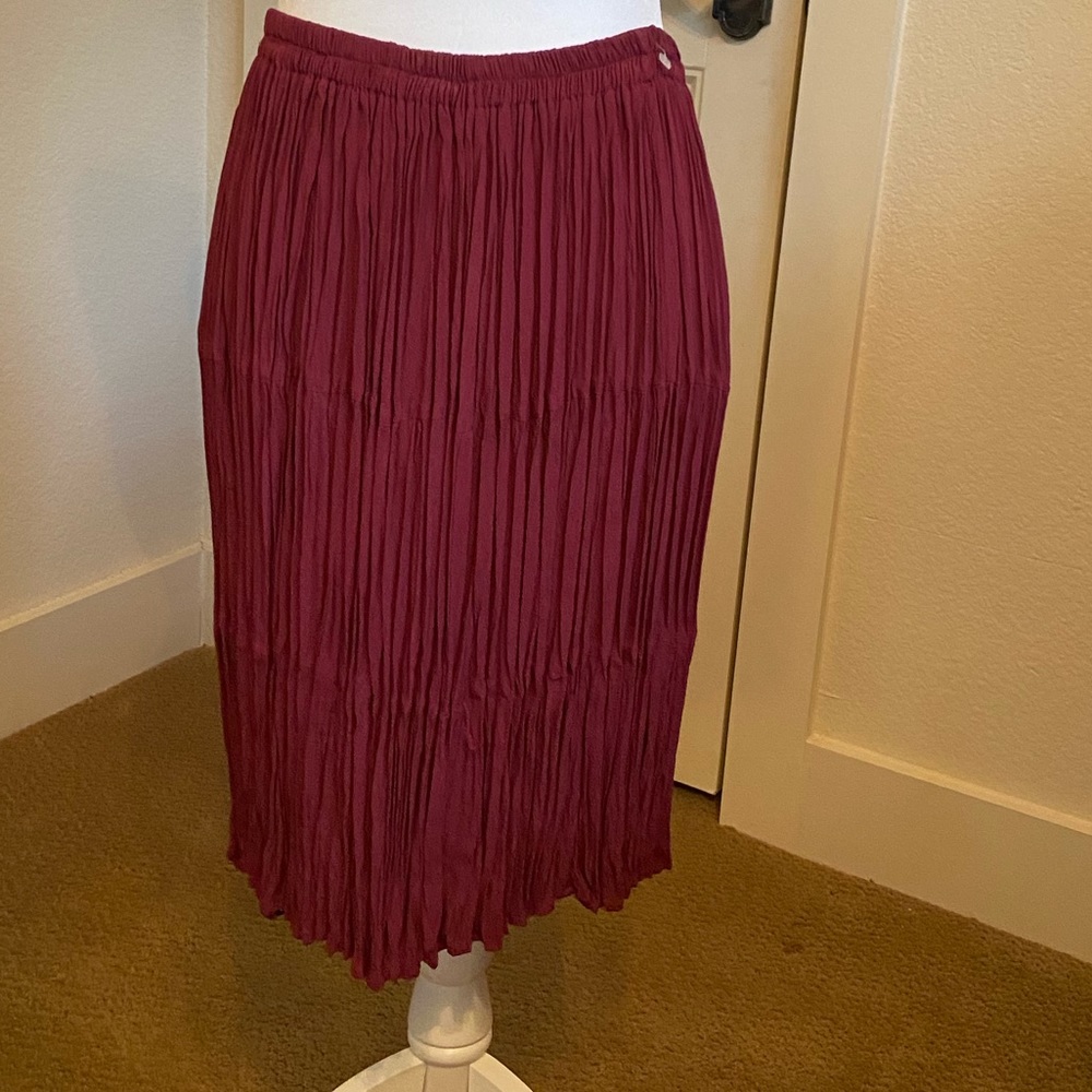 BMW Designs NWOT maroon midi knee length broom skirt